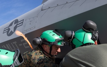 U.S. Marines with VMUT-2 conduct flight simulations and aircraft familiarization