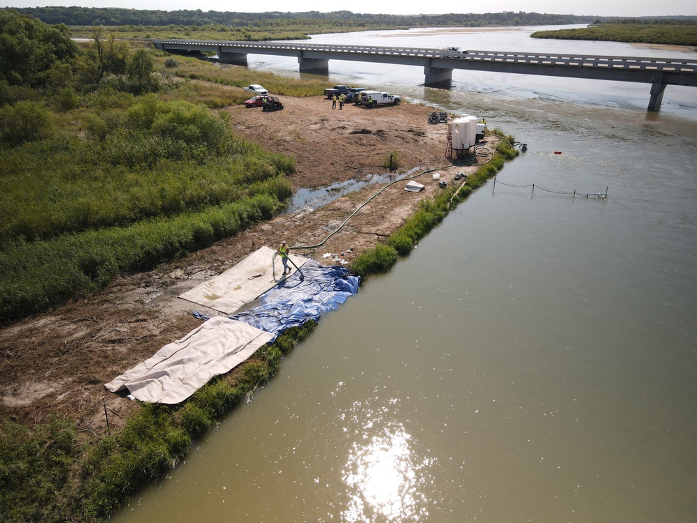 Pilot project tests new technology for collecting sediment from Niobrara River