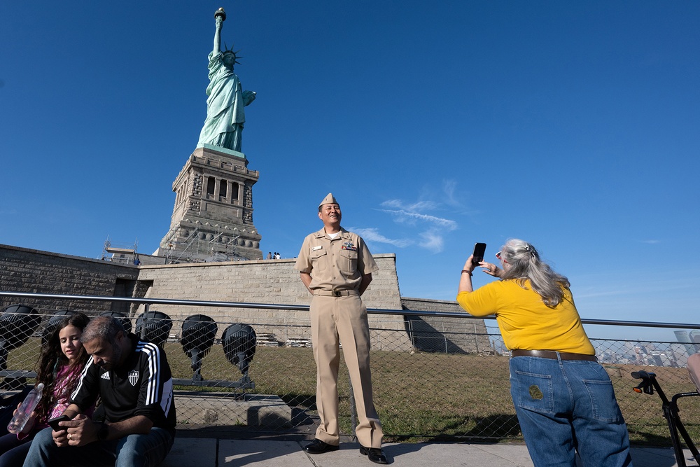 USS Basilone Arrives for Commissioning In NYC