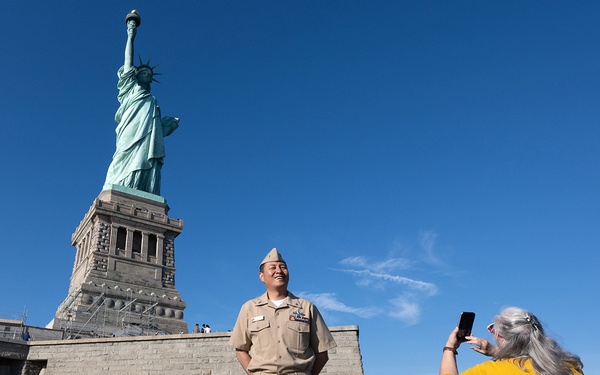 USS Basilone Arrives for Commissioning In NYC