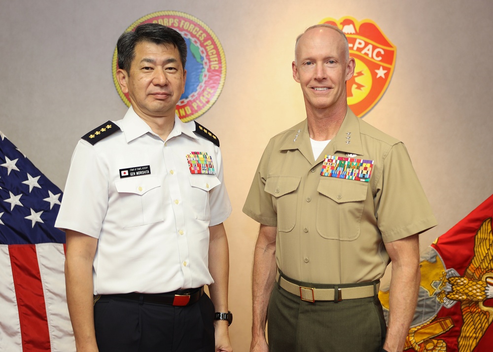 COMMARFORPAC Meets with JGSDF Commander DV