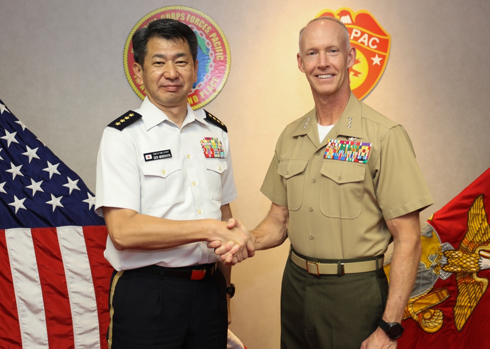 COMMARFORPAC Meets with JGSDF Commander DV