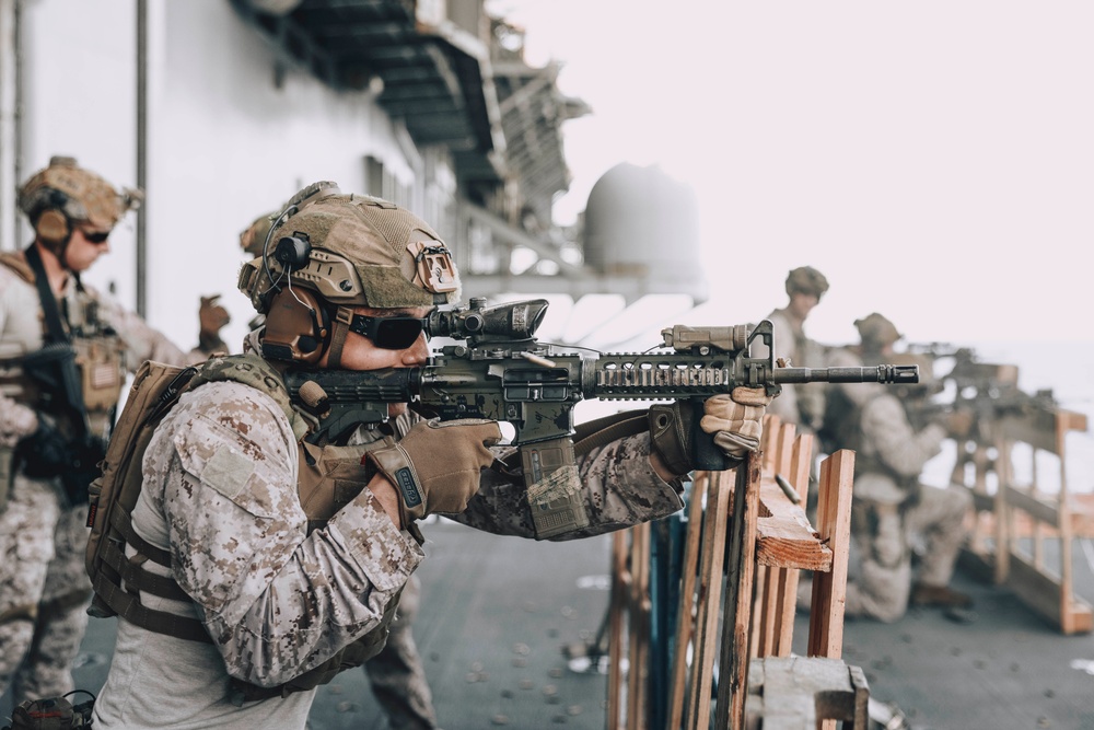 15th MEU Recon Fast-Ropes, Live-Fires Aboard USS Boxer