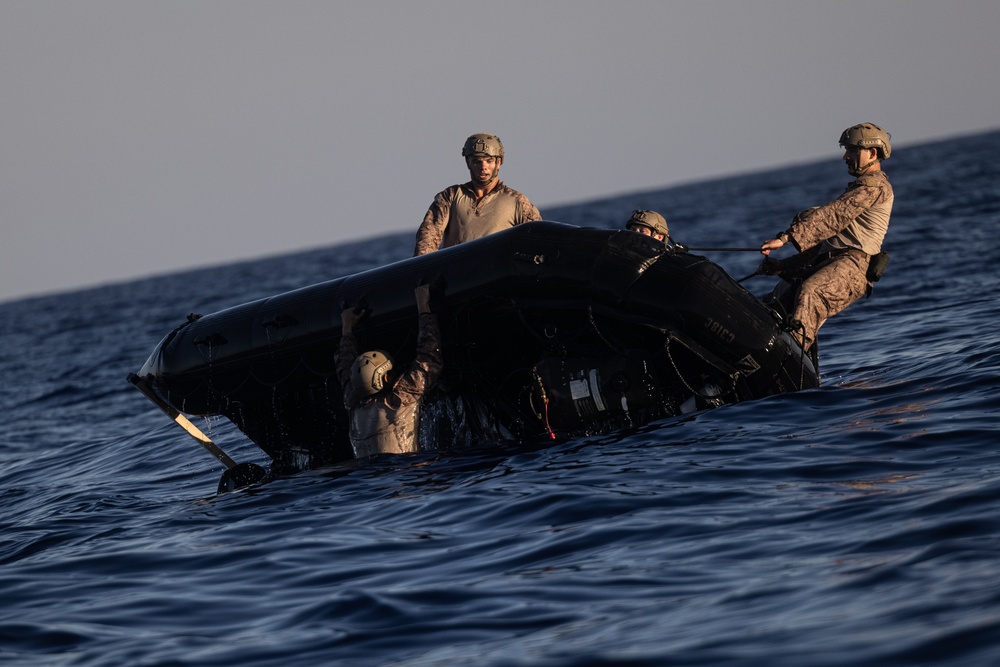 24th MEU (SOC) MSPF Marines Conduct Helocast