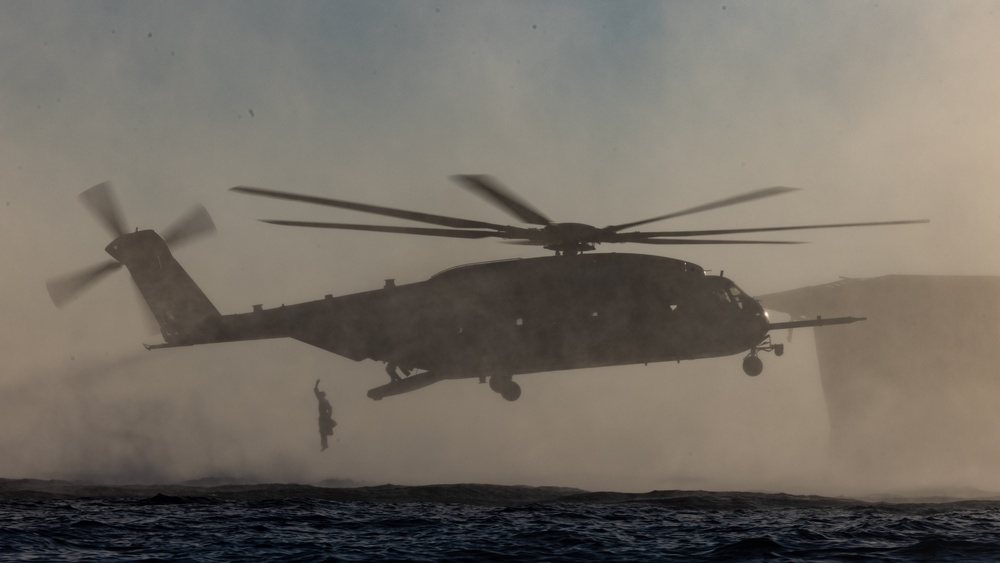 24th MEU (SOC) MSPF Marines Conduct Helocast