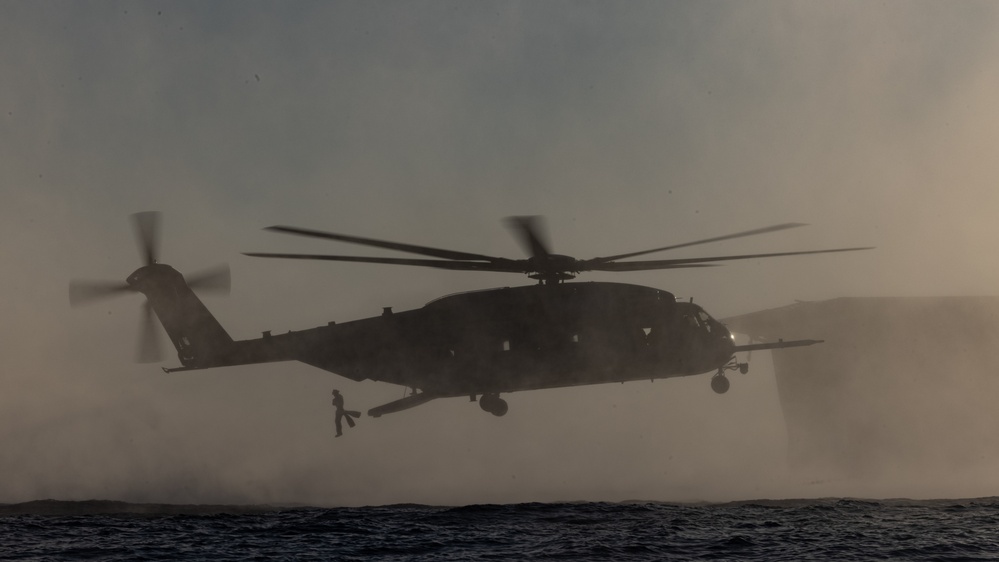 24th MEU (SOC) MSPF Marines Conduct Helocast