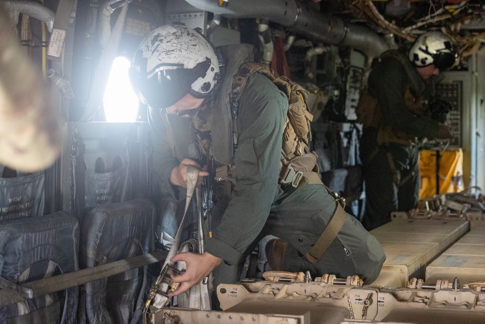 VMM-265, 1-1 ADA transport Patriot missiles aboard MV-22B Osprey