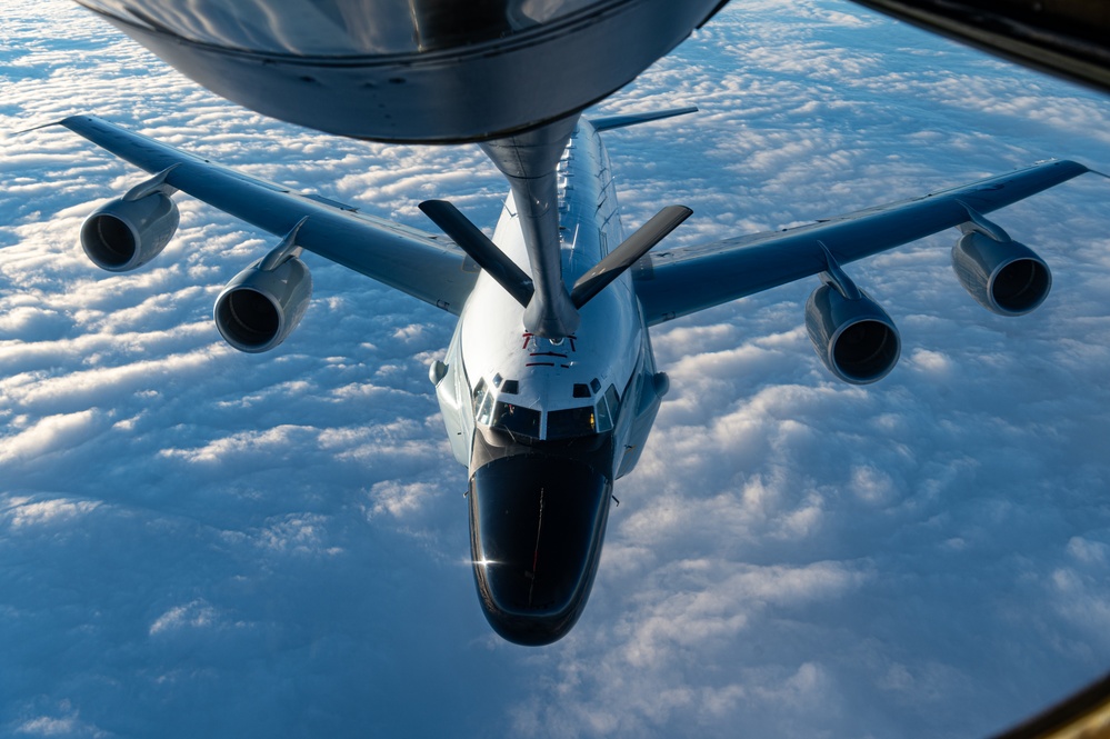 100th ARW supports 95th RS with aerial refueling