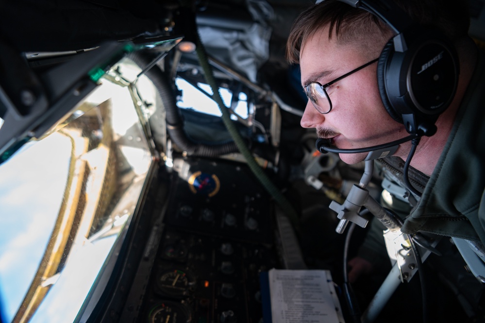 100th ARW supports 95th RS with aerial refueling