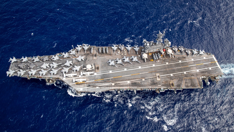 USS George Washington (CVN 73) steams in the Pacific Ocean