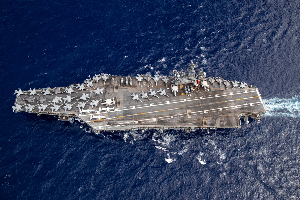 USS George Washington (CVN 73) steams in the Pacific Ocean