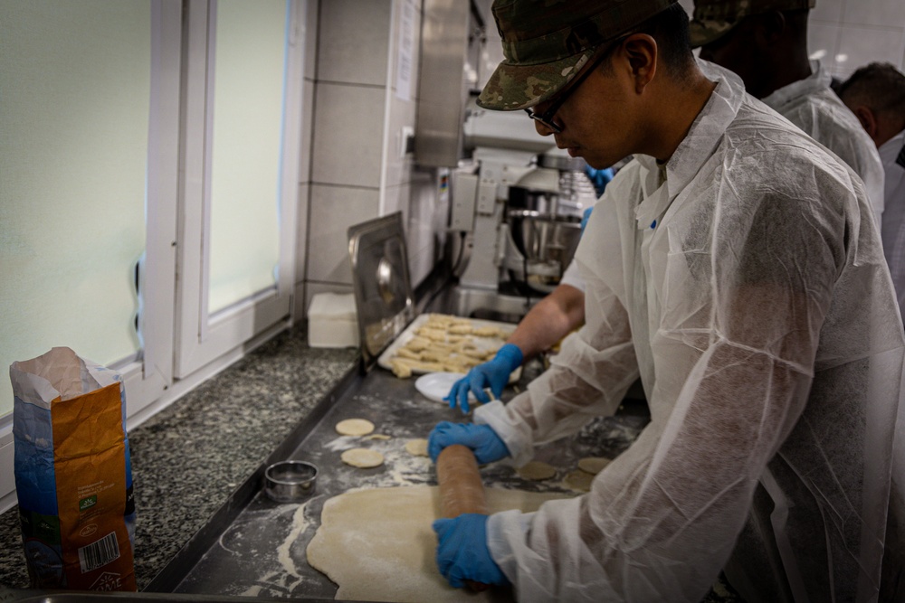 Polish and American Troops Cross-Season Holiday Meals