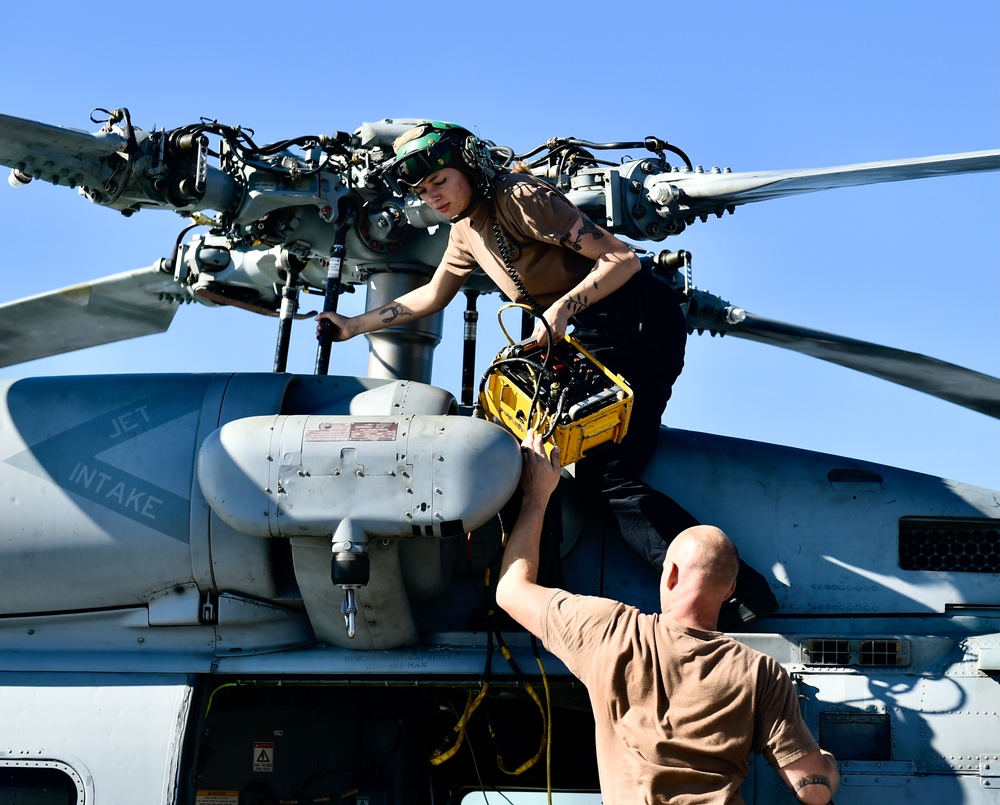 HSM 70 conducts Maintenance Onboard USS Winston S. Churchill