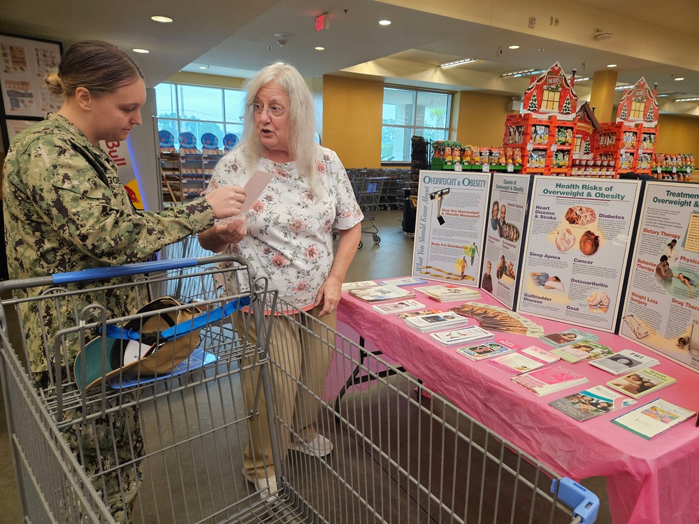 Commissary shoppers educated by Naval Hospital Jacksonville Wellness Employee