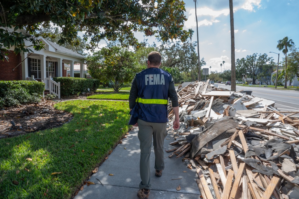 Disaster Survivor Assistance Teams Canvass Davis Islands Neighborhoods