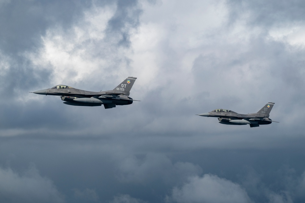 Eglin AFB supports Florida-Georgia game flyover