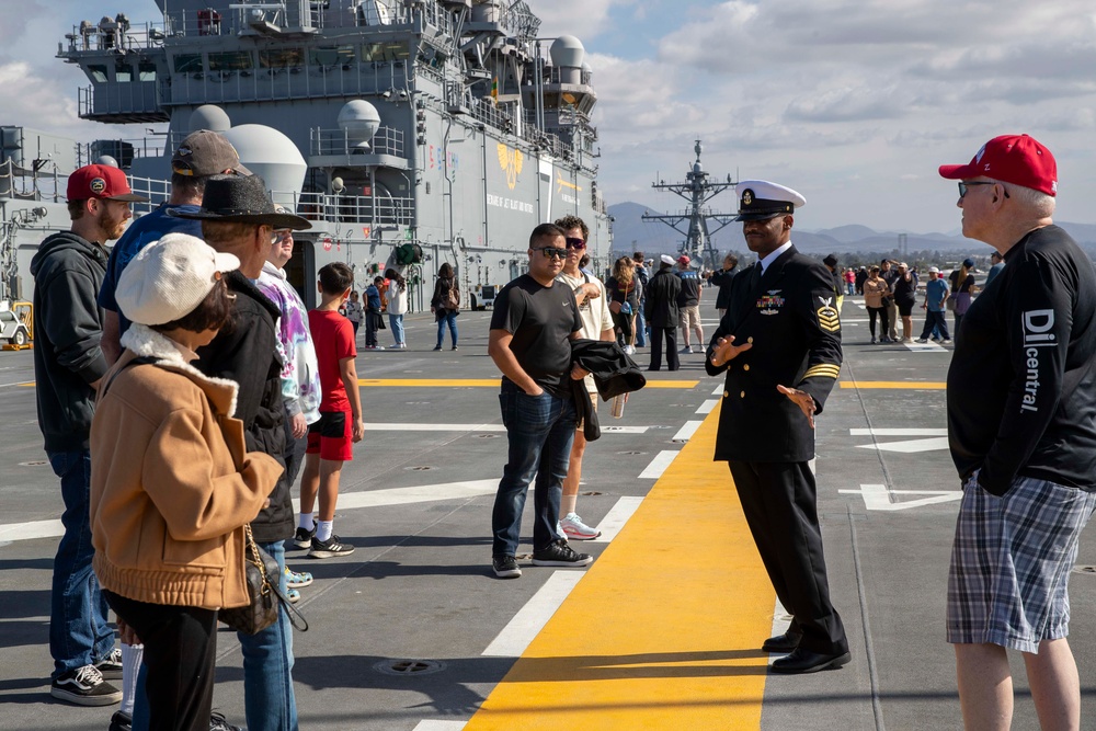 USS Tripoli Participates in Meet the Fleet on 32nd Street