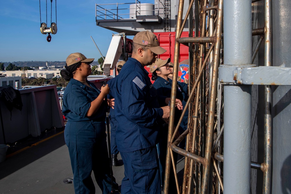 Daily Operations Aboard USS Carl Vinson (CVN 70)