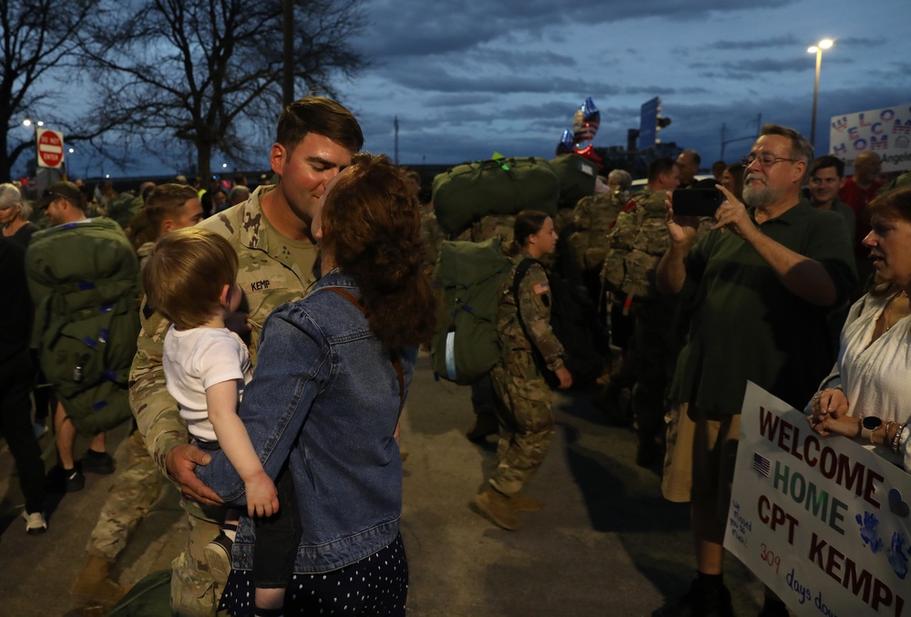 Pa. Guard Soldiers reunite with loved ones after deployment