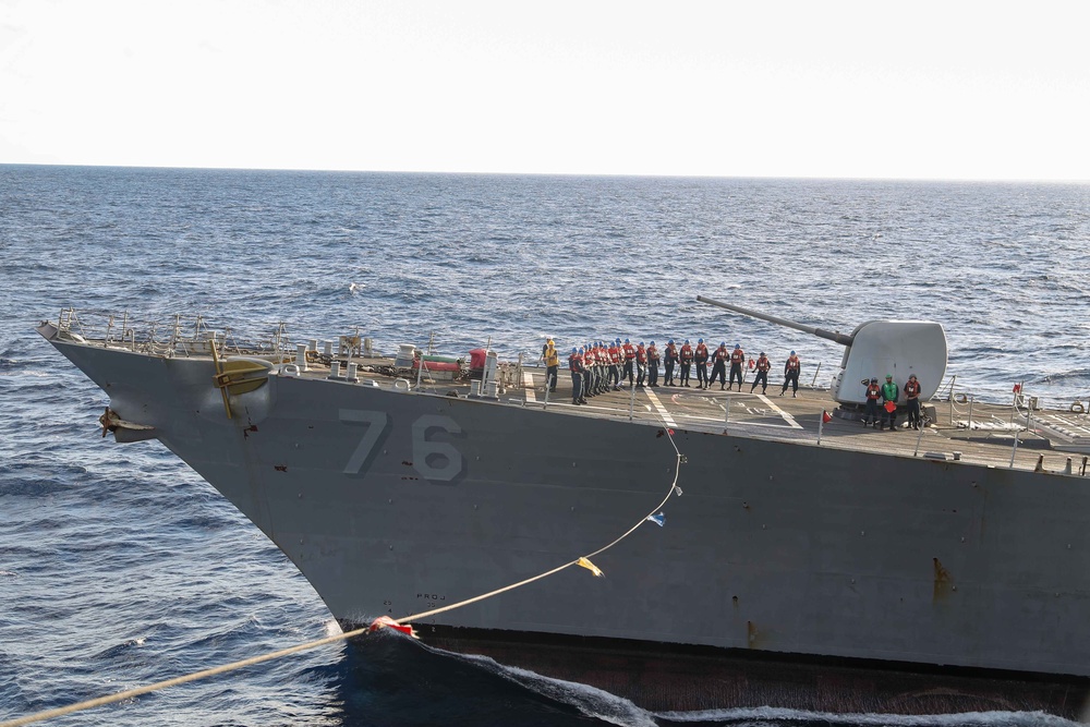 USS George Washington (CVN 73) conducts a fueling-at-sea with USS Higgins (DDG 76)