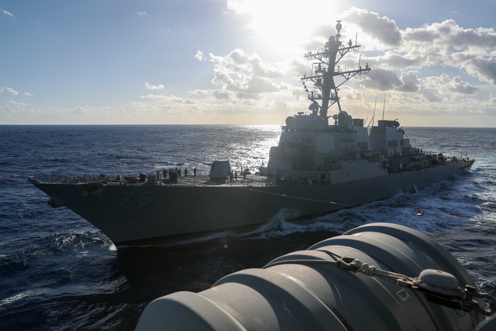 USS George Washington (CVN 73) conducts a fueling-at-sea with USS Higgins (DDG 76)