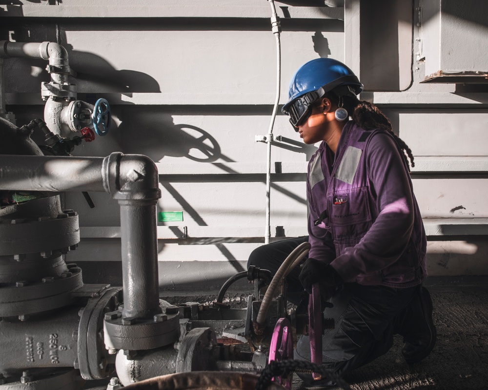 USS George Washington Conducts Fueling-At-Sea with USNS Yukon