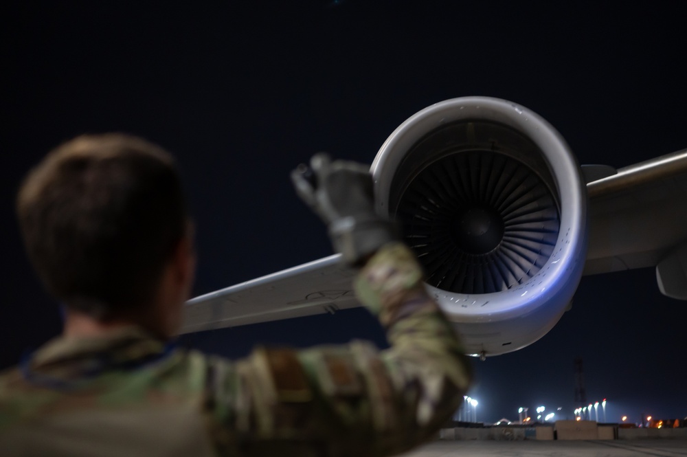 U.S. C-17 Moves troops and cargo throughout CENTCOM