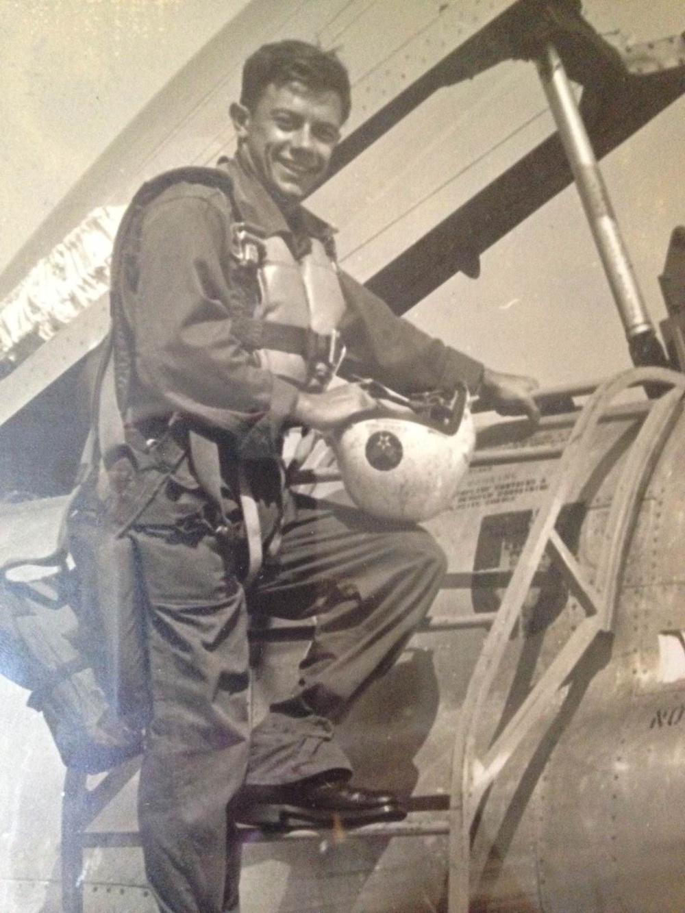 Above the battlefield: Untold story of 92-year-old Vietnam War pilot