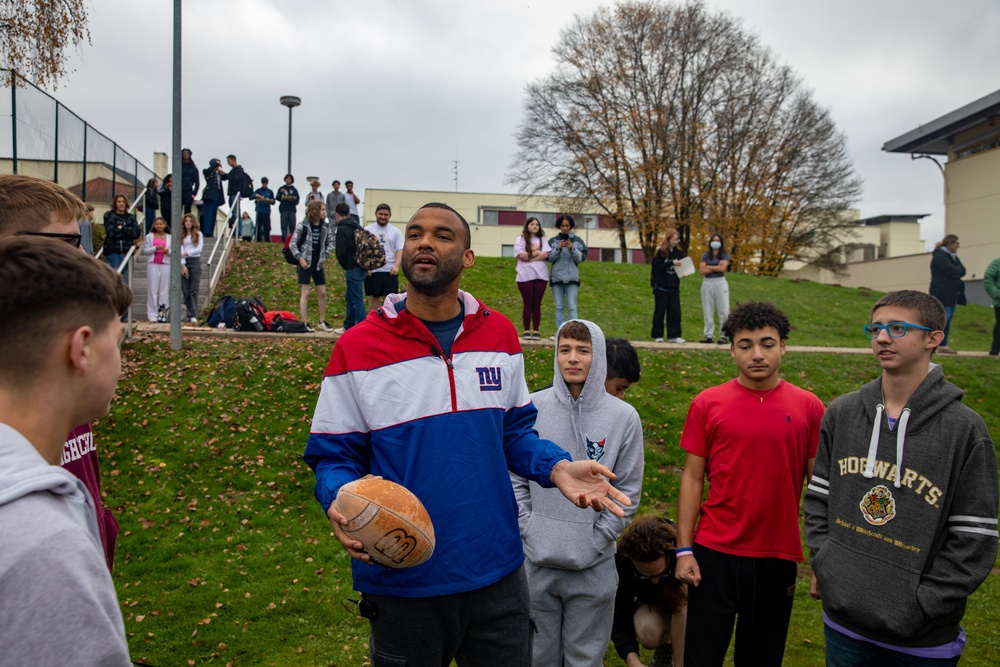 Former NFL Stars visit with Students in Vilseck