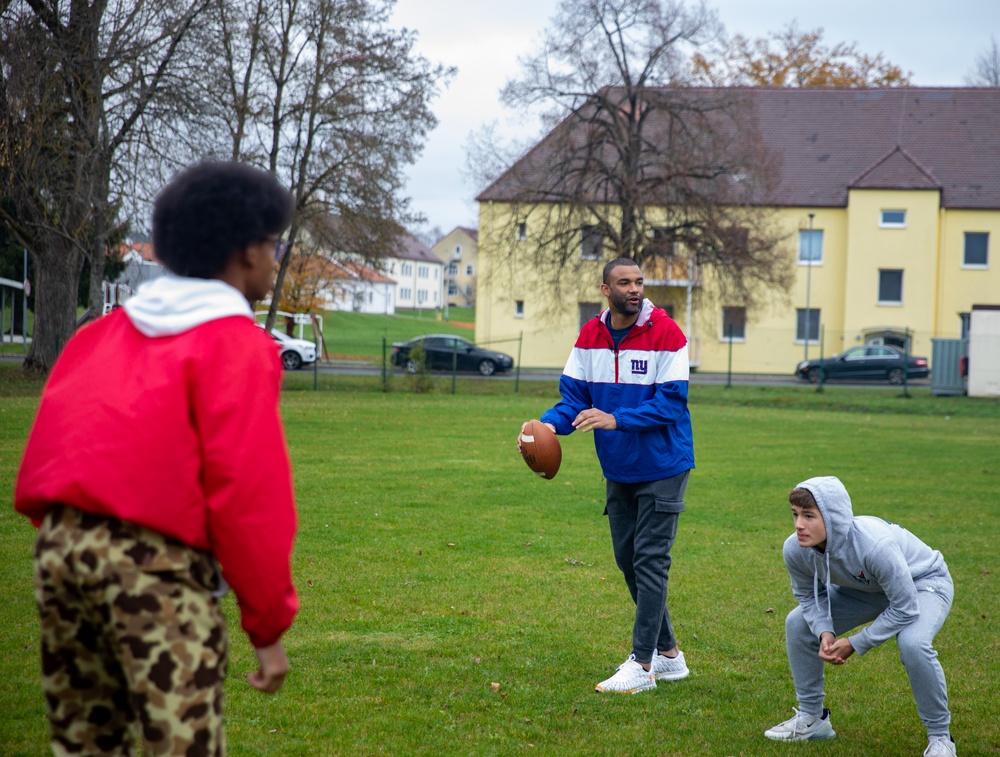 Former NFL Stars visit with Students in Vilseck