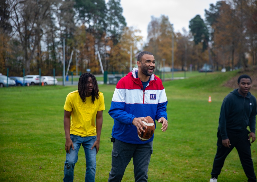 Former NFL Stars visit with Students in Vilseck