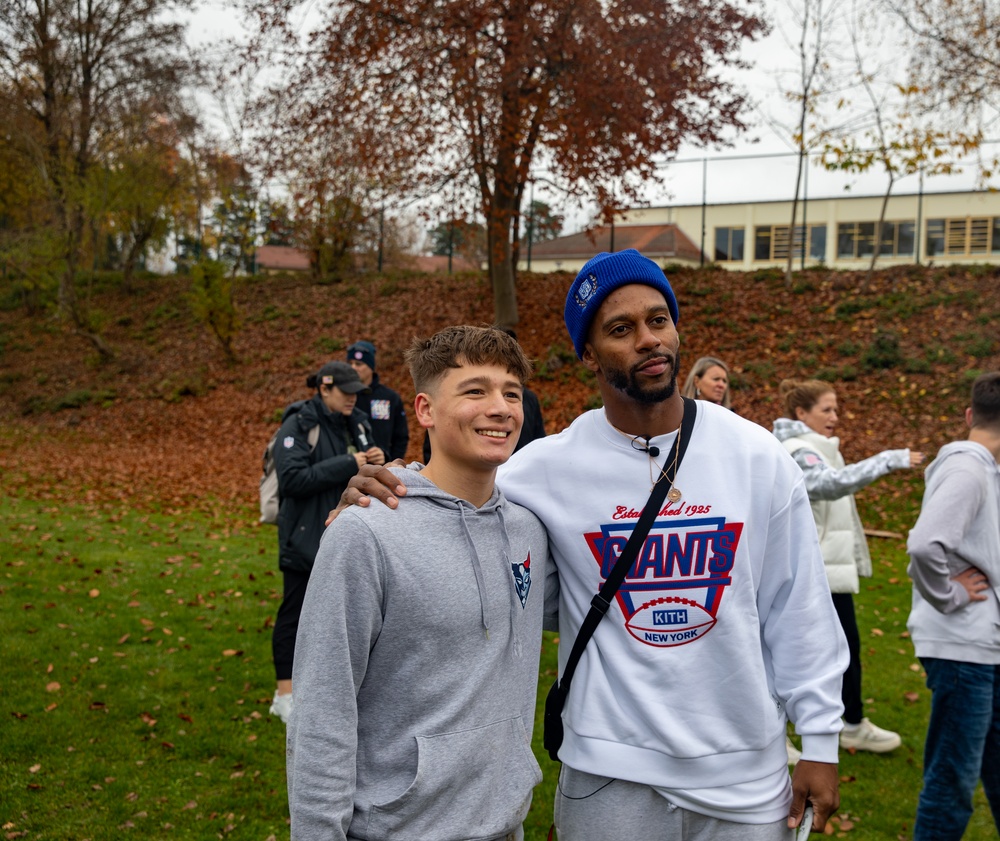 Former NFL Stars visit with Students in Vilseck