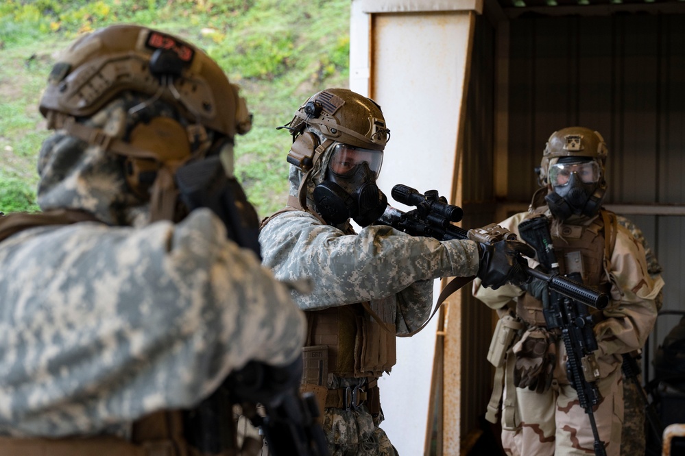 FASTEUR Marines Conduct Breach and Clear Training