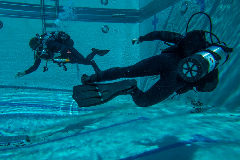 NNPTC and NPTU Conduct Proficiency Dive