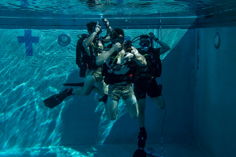 NNPTC and NPTU Conduct Proficiency Dive