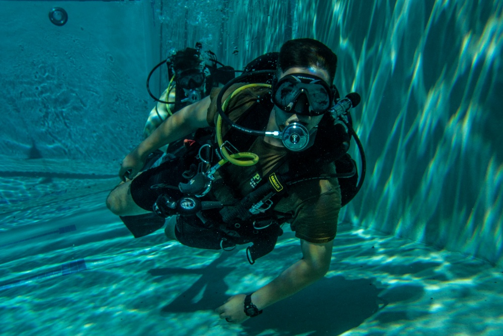 NNPTC and NPTU Conduct Proficiency Dive