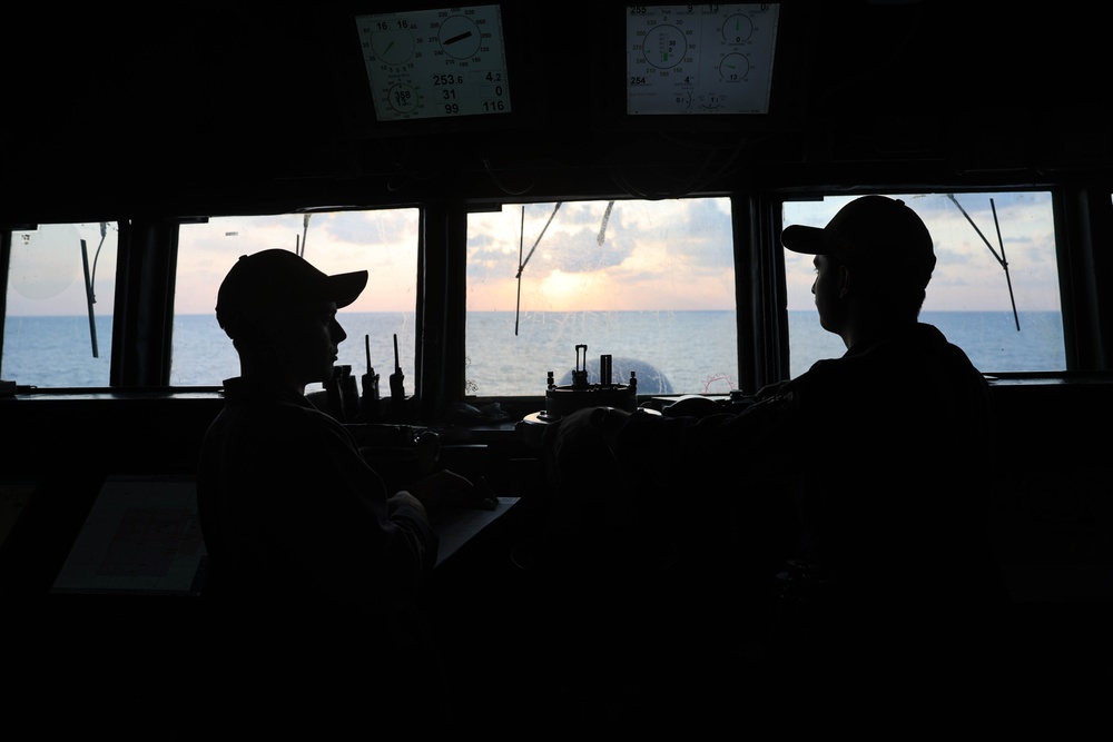 USS Arleigh Burke Bridge Watch