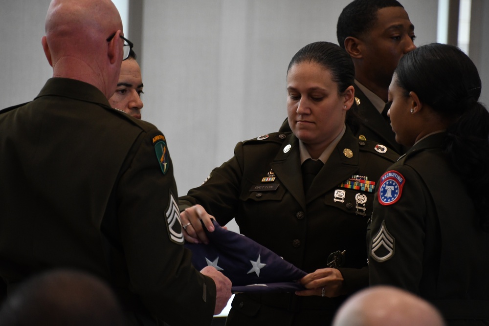 Recruiters support flag retirement ceremony