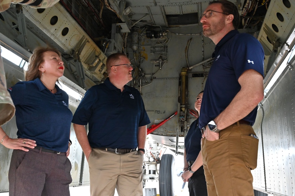 307th Bomb Wing hosts USAA tour