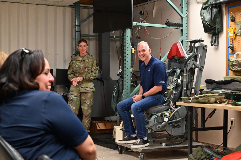 307th Bomb Wing hosts USAA tour