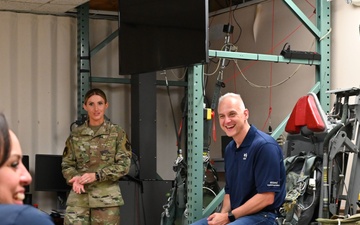 307th Bomb Wing hosts USAA tour