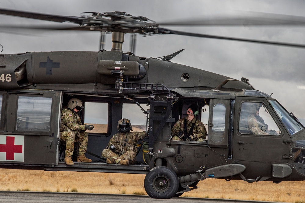 Soldiers, firefighters conduct joint hoist rescue training