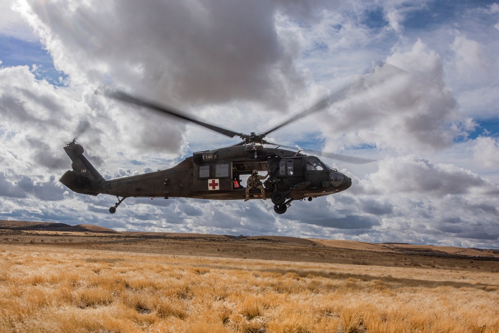 Soldiers, firefighters conduct joint hoist rescue training