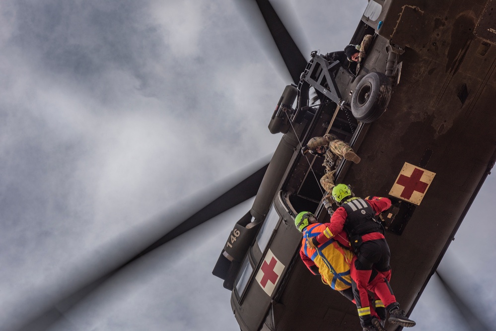 Soldiers, firefighters conduct joint hoist rescue training