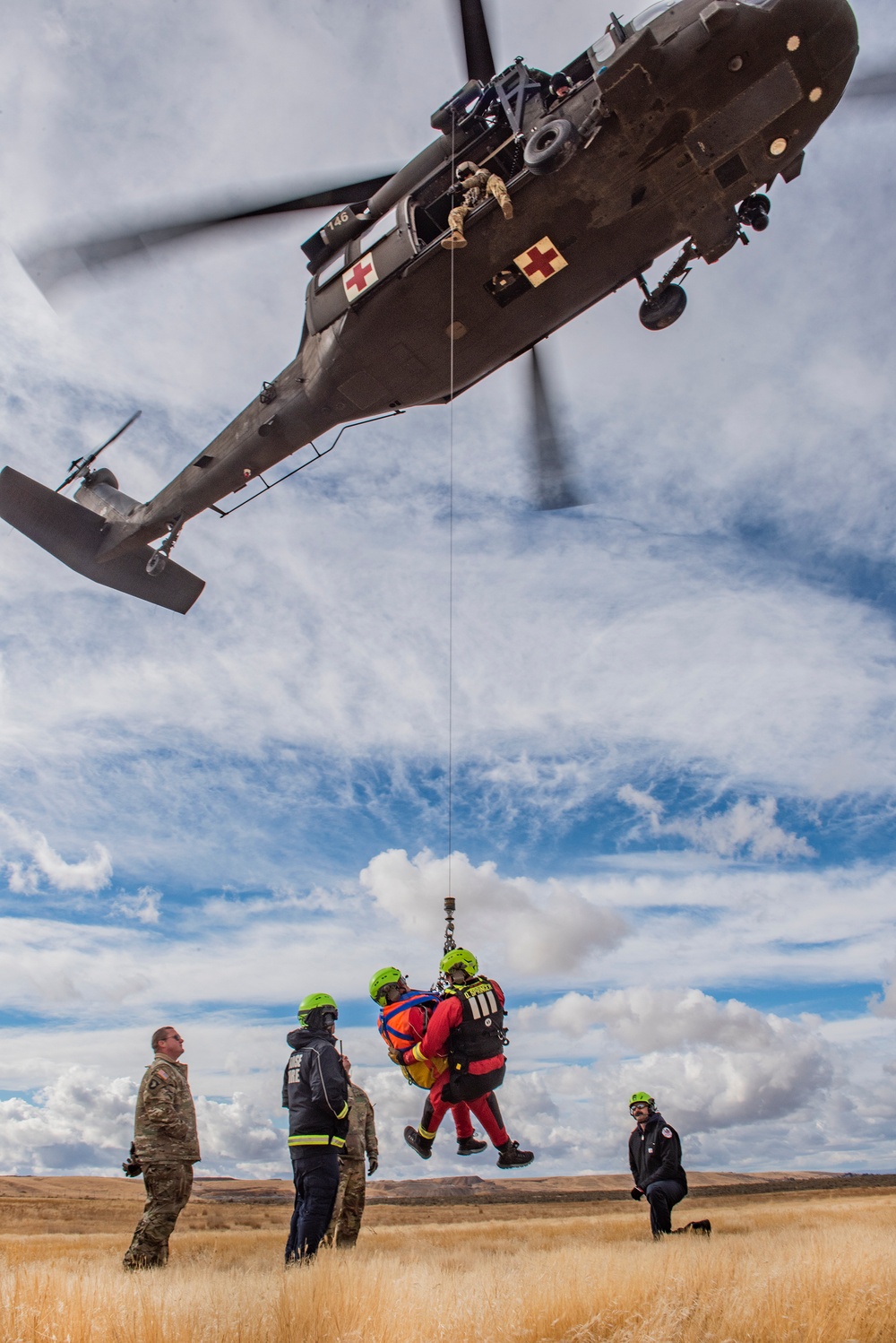 Soldiers, firefighters conduct joint hoist rescue training