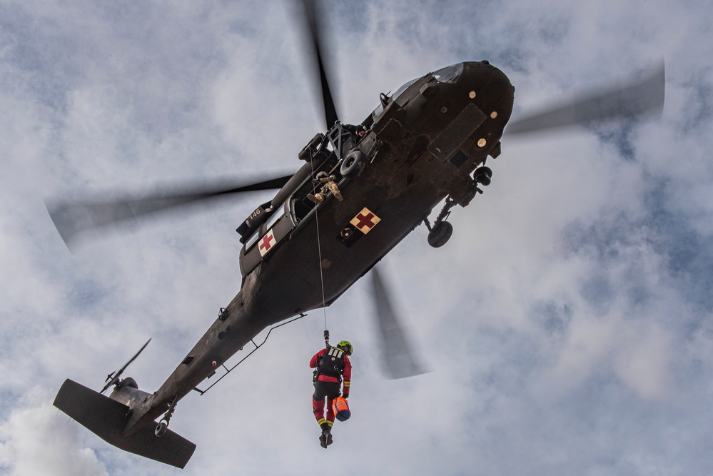 Soldiers, firefighters conduct joint hoist rescue training