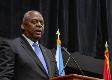 Adm. Holsey Takes Command of U.S. Southern Command