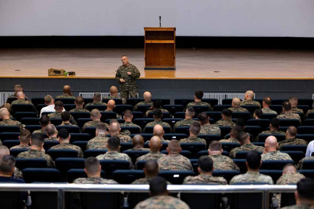 Lt. Gen. Sklenka visits Camp Foster