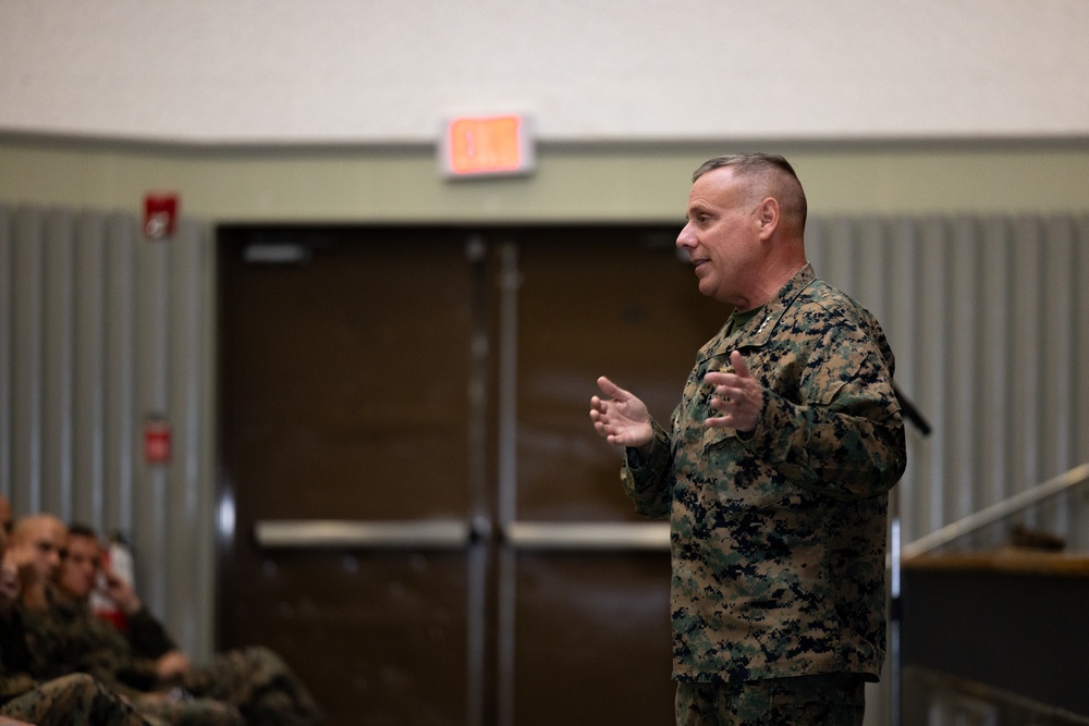 Lt. Gen. Sklenka visits Camp Foster