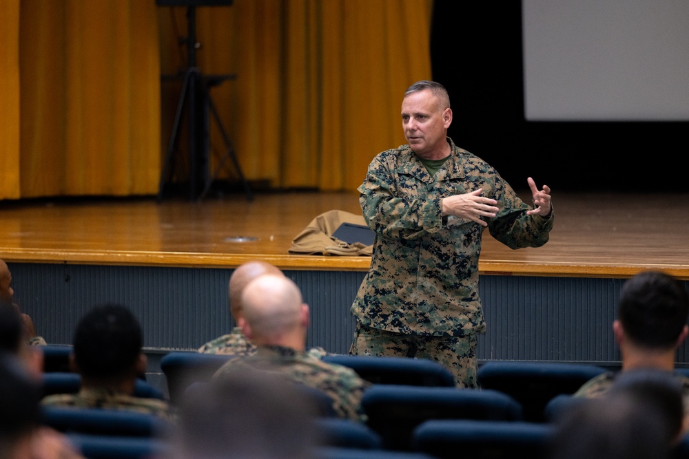 Lt. Gen. Sklenka visits Camp Foster